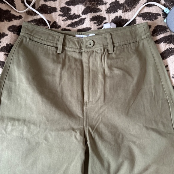 Petal & Pup - Lawrence Pant - Olive Green - Wide Leg Pant - Picture 2 of 5